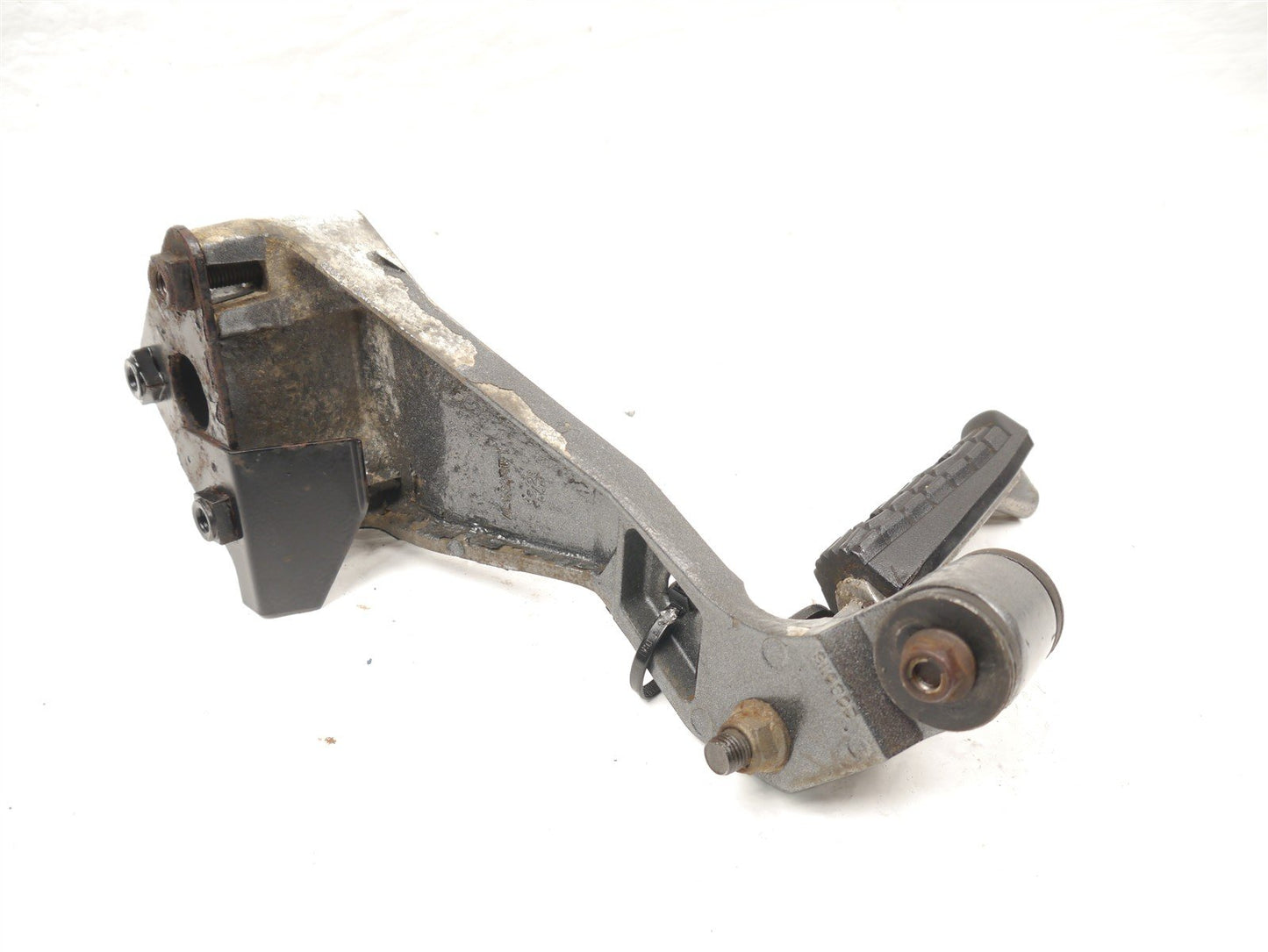 TRIUMPH TRIDENT SPRINT 900 1992-1998 RIGHT REAR FOOTREST HANGER