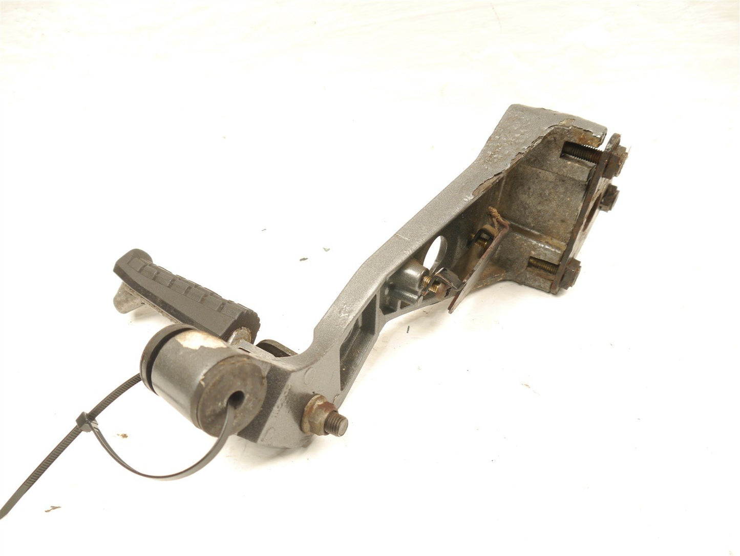 TRIUMPH TRIDENT SPRINT 900 1992-1998 LEFT REAR FOOTREST HANGER & PEG