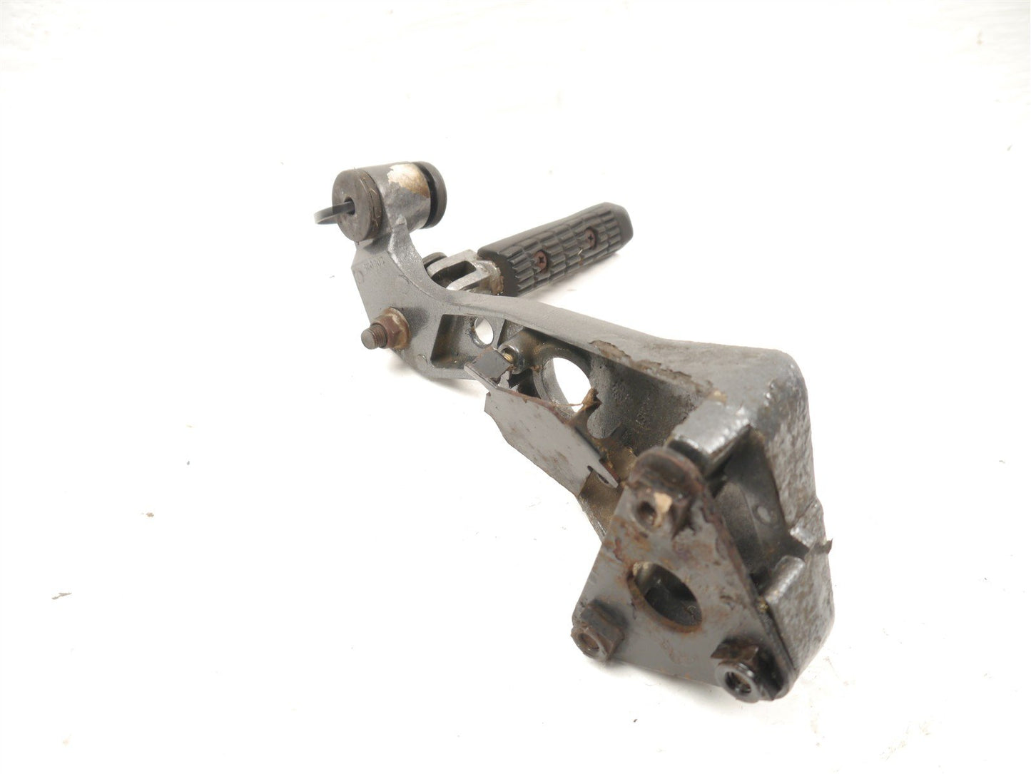 TRIUMPH TRIDENT SPRINT 900 1992-1998 LEFT REAR FOOTREST HANGER & PEG