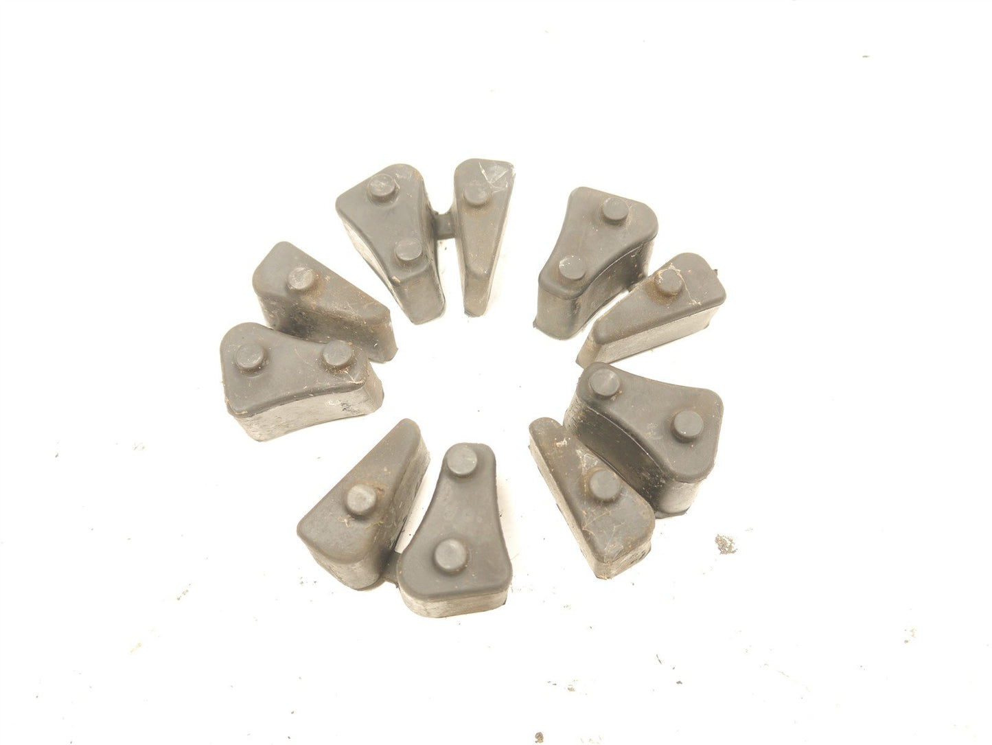 TRIUMPH TRIDENT SPRINT 900 1992-1998 REAR CUSH DRIVE RUBBERS 14K