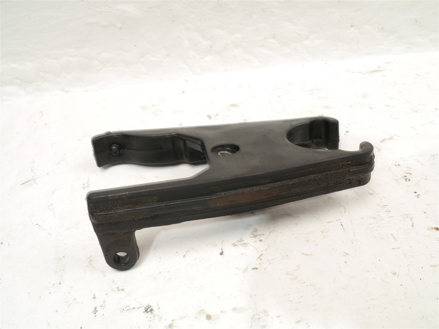 TRIUMPH TRIDENT SPRINT 900 1992-1998 SWINGARM CHAIN GUIDE