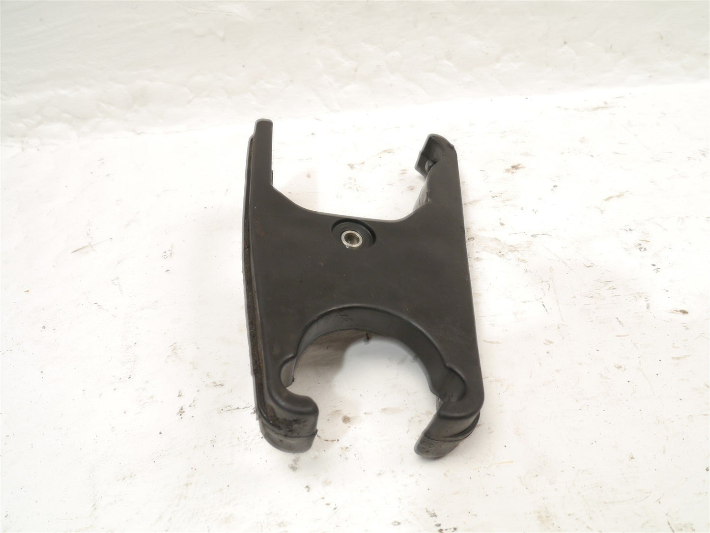 TRIUMPH TRIDENT SPRINT 900 1992-1998 SWINGARM CHAIN GUIDE