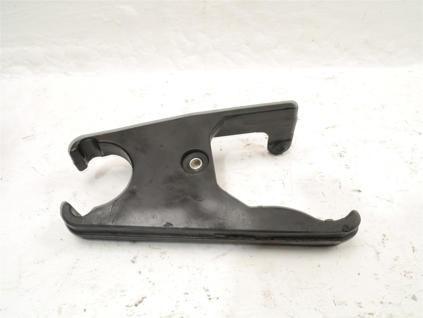 TRIUMPH TRIDENT SPRINT 900 1992-1998 SWINGARM CHAIN GUIDE