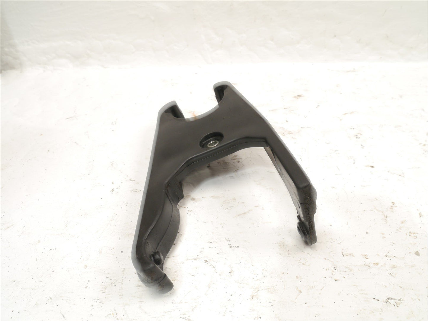 TRIUMPH TRIDENT SPRINT 900 1992-1998 SWINGARM CHAIN GUIDE