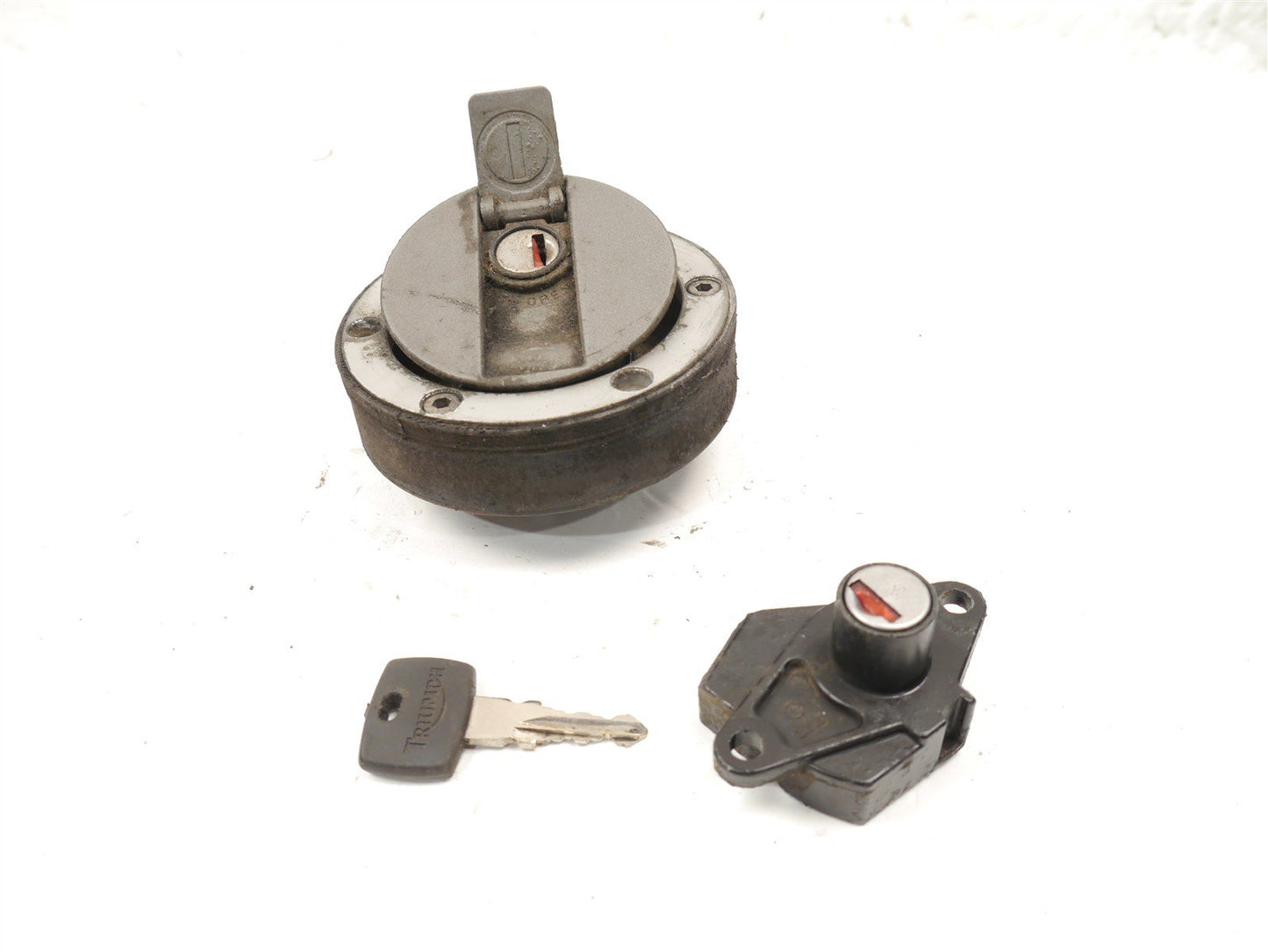 TRIUMPH SPRINT ST 955I 1999-2004 FUEL CAP & SEAT LOCK