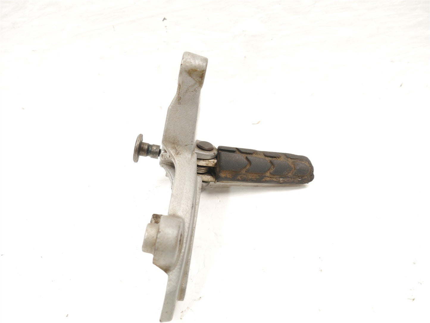TRIUMPH SPRINT ST 955I 1999-2004 FRONT RIGHT FOOTREST HANGER