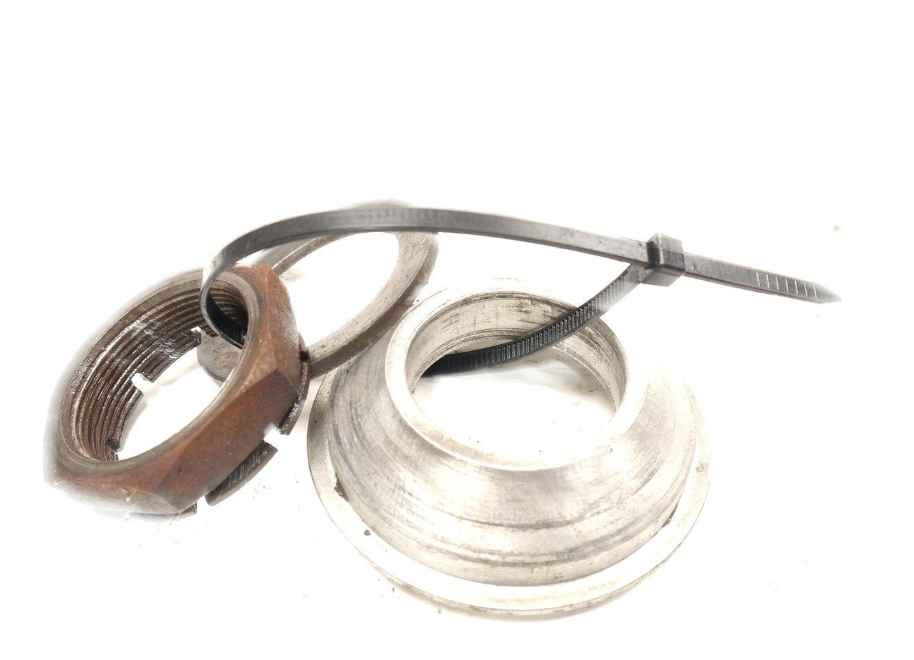 TRIUMPH SPRINT ST 955I 1999-2004 REAR WHEEL NUT & SPACER