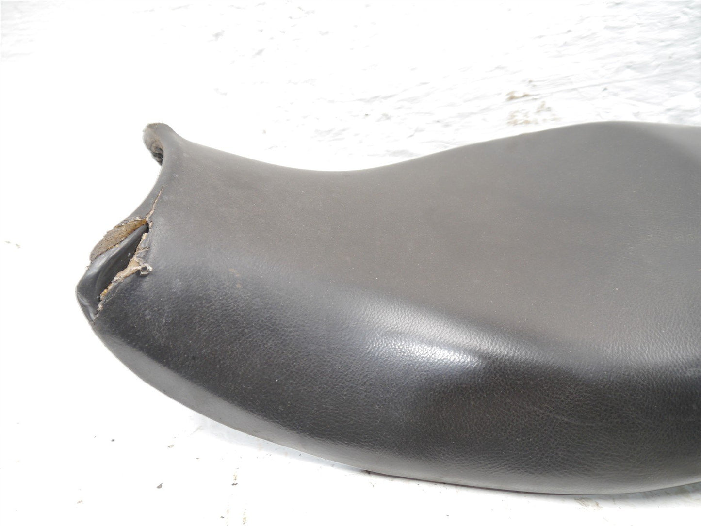 TRIUMPH SPRINT ST 955I 1999-2004 SEAT (TORN)