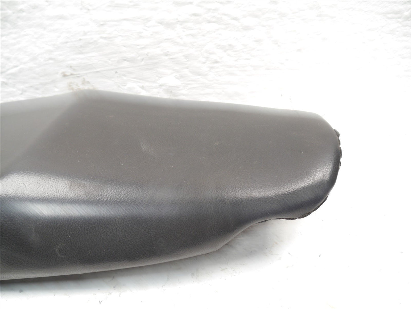 TRIUMPH SPRINT ST 955I 1999-2004 SEAT (TORN)