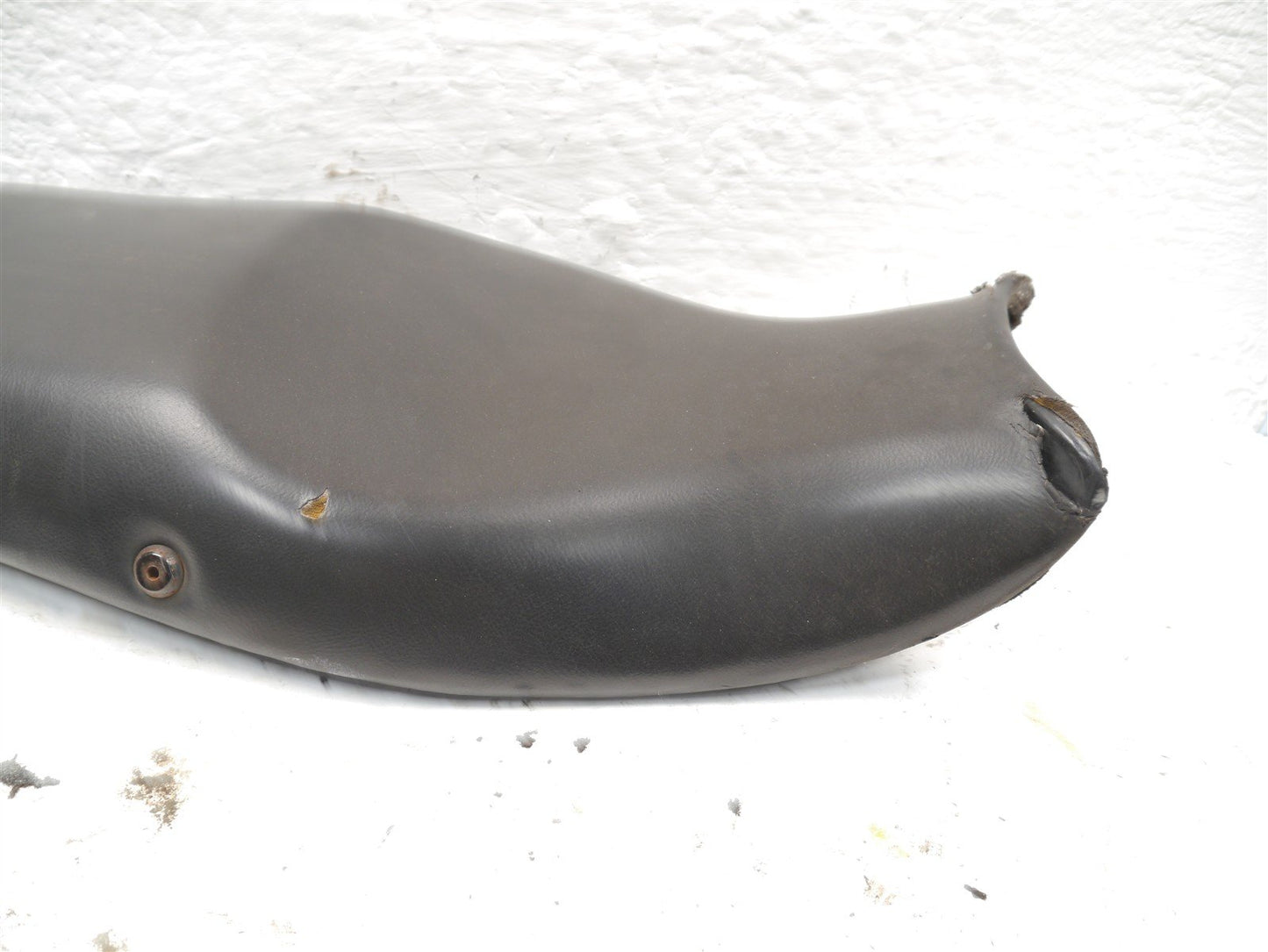 TRIUMPH SPRINT ST 955I 1999-2004 SEAT (TORN)