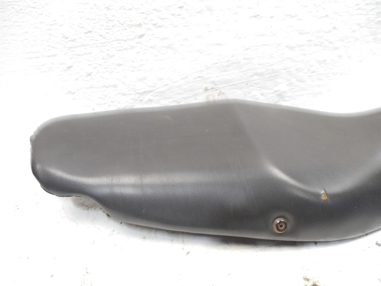 TRIUMPH SPRINT ST 955I 1999-2004 SEAT (TORN)