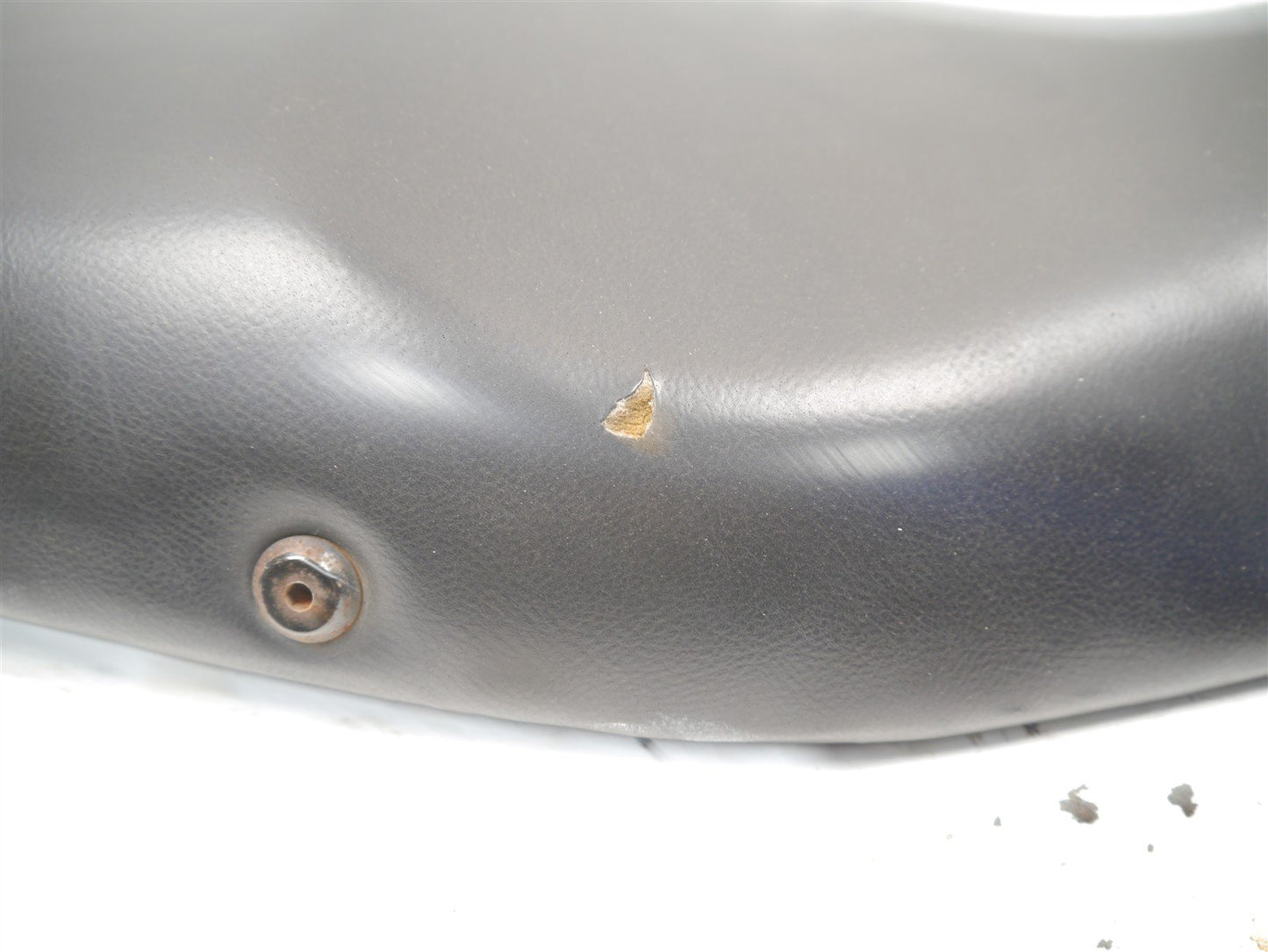 TRIUMPH SPRINT ST 955I 1999-2004 SEAT (TORN)