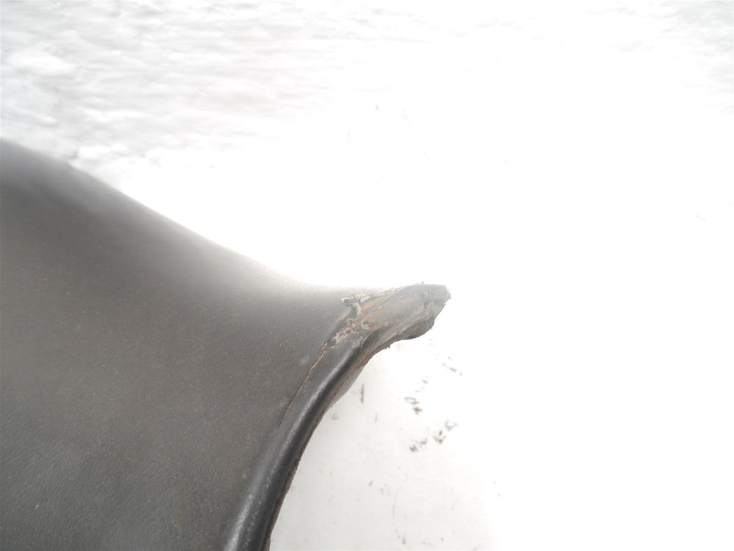TRIUMPH SPRINT ST 955I 1999-2004 SEAT (TORN)