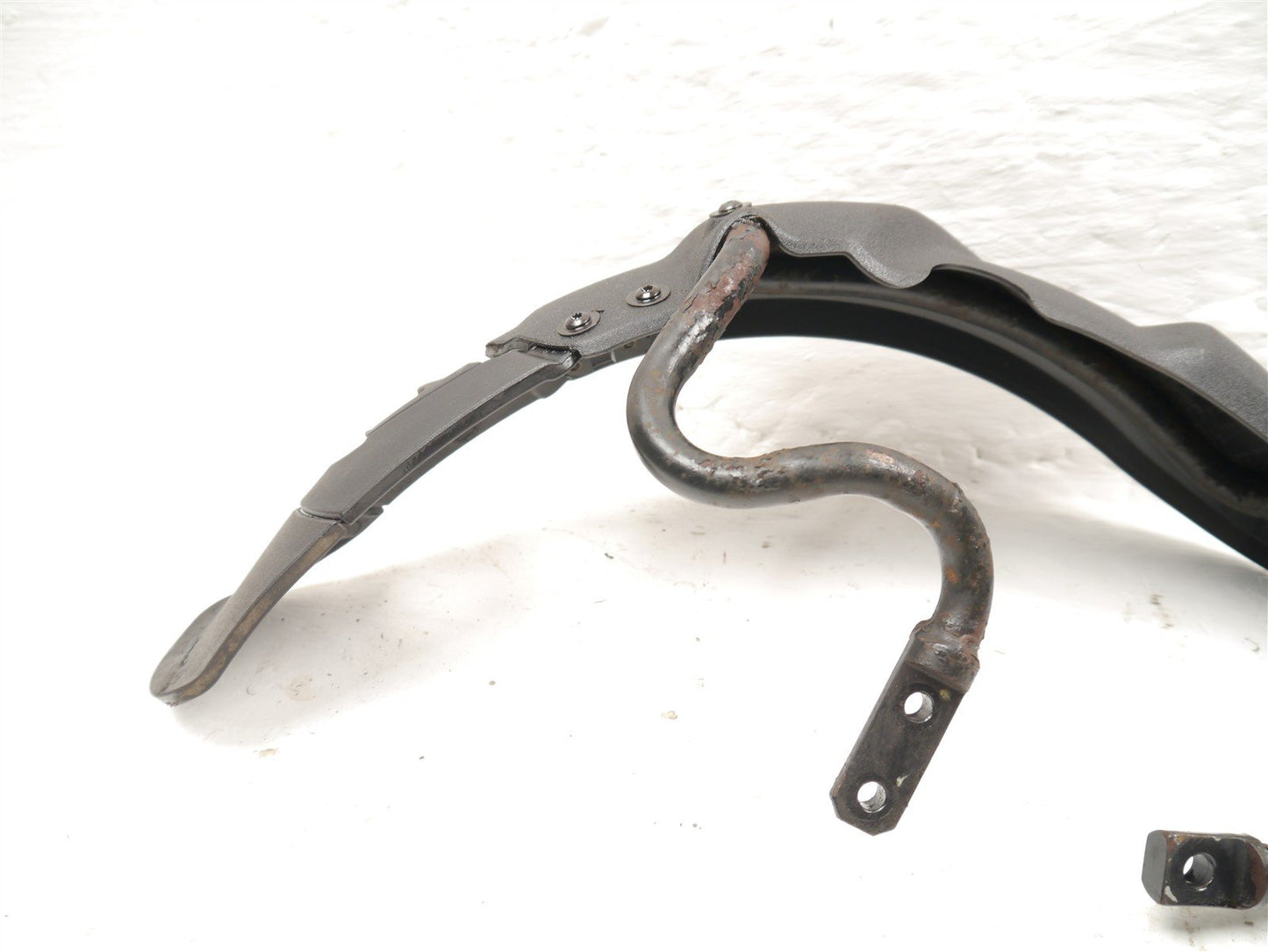 PIAGGIO MP3 400 2006-2012 FRONT LEFT MUDGUARD & MOUNT