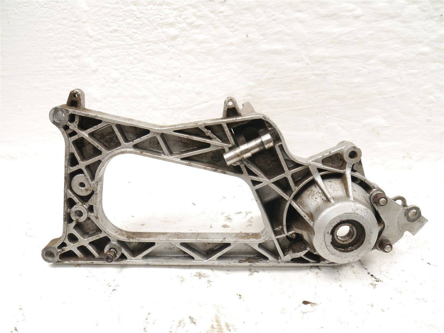 PIAGGIO MP3 400 2006-2012 REAR WHEEL EXHAUST MOUNT