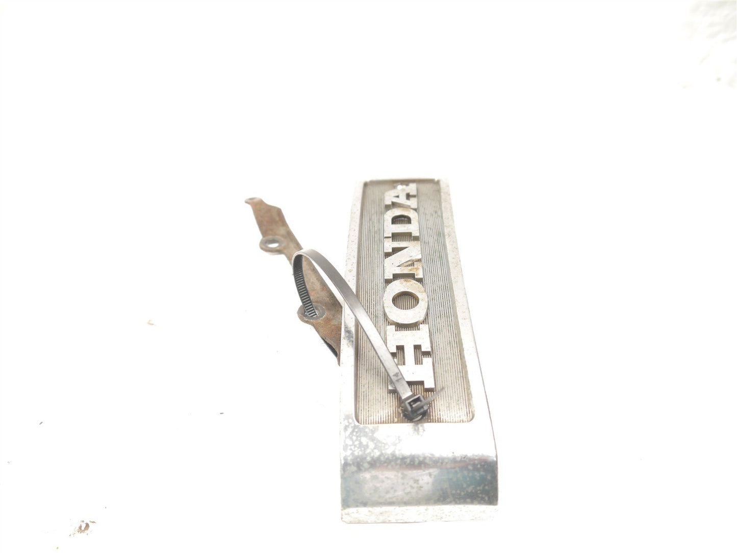 HONDA CB650 SC NIGHTHAWK 1982 FRONT BADGE EMBLEM & MOUNT