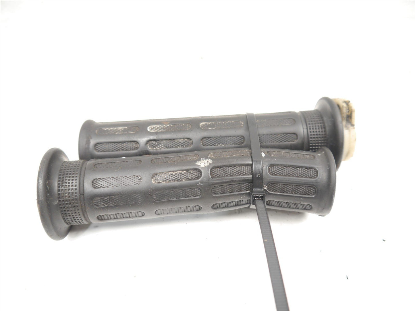 HONDA CB650 SC NIGHTHAWK 1982 THROTTLE TUBE & GRIPS