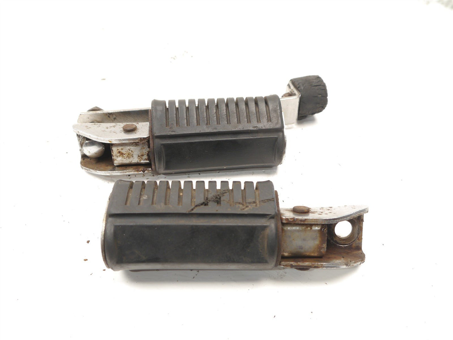 HONDA CB650 SC NIGHTHAWK 1982 REAR PEGS FOOTRESTS