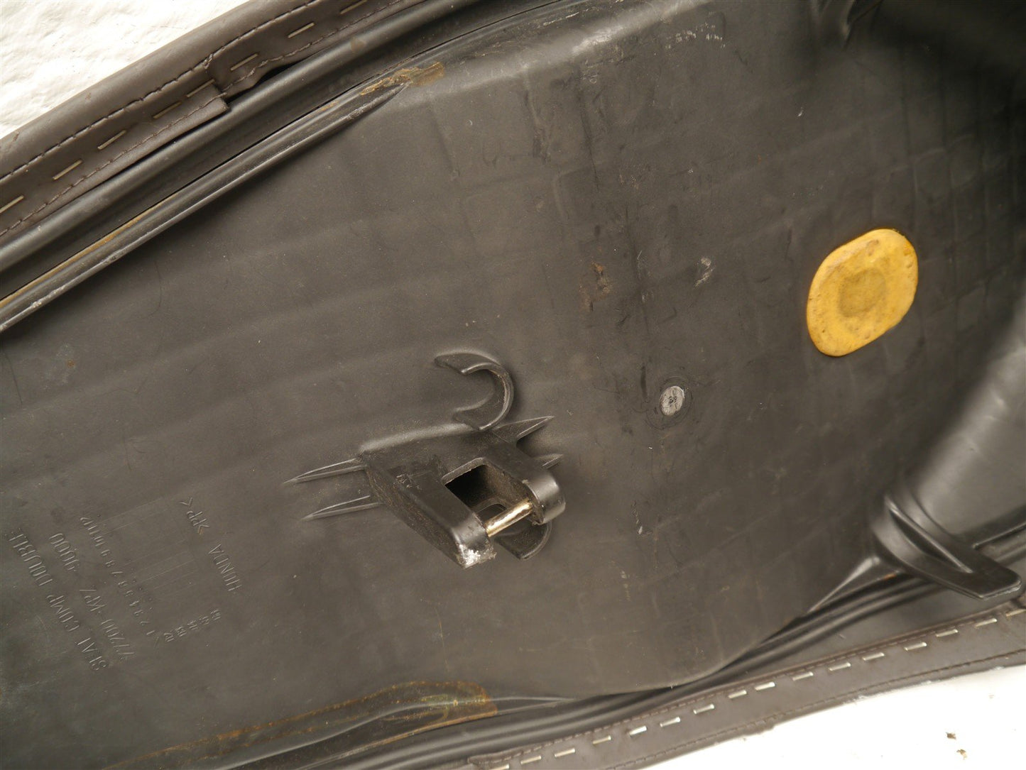 HONDA SES 125 DYLAN 2002-2006 SEAT (RIPPED)