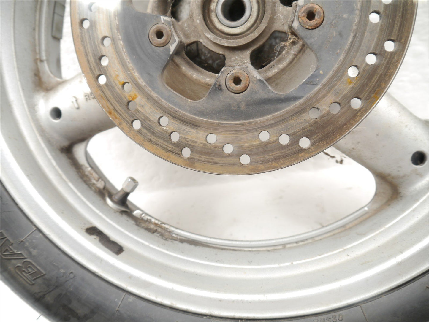 SUZUKI GSX600 F 1999-2006 REAR WHEEL & TIRE