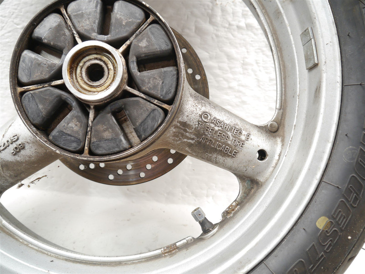 SUZUKI GSX600 F 1999-2006 REAR WHEEL & TIRE