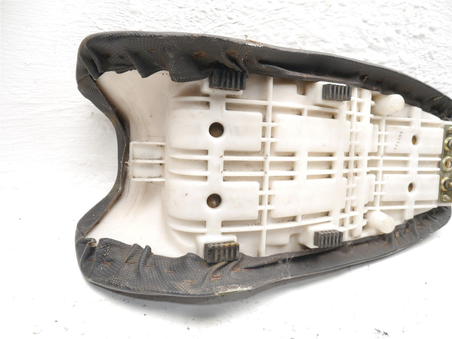 SUZUKI GSX600 F 1999-2006 SEAT (TORN)