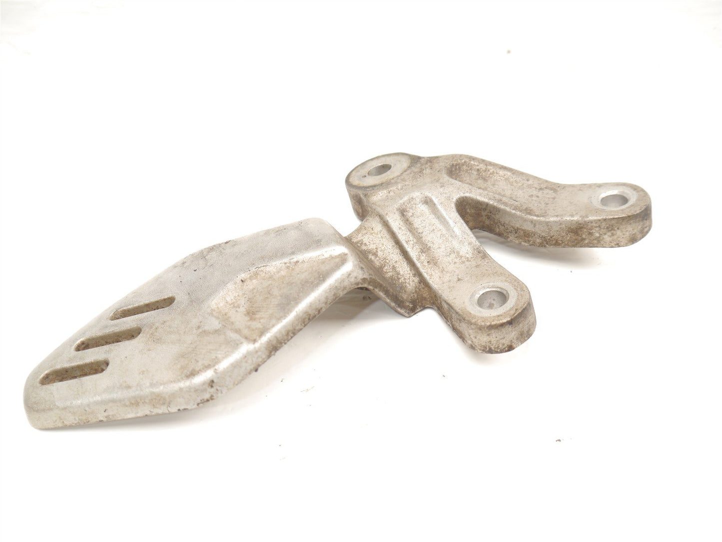 YAMAHA XSR125 2021-2026 FRONT LEFT FOOTREST HANGER