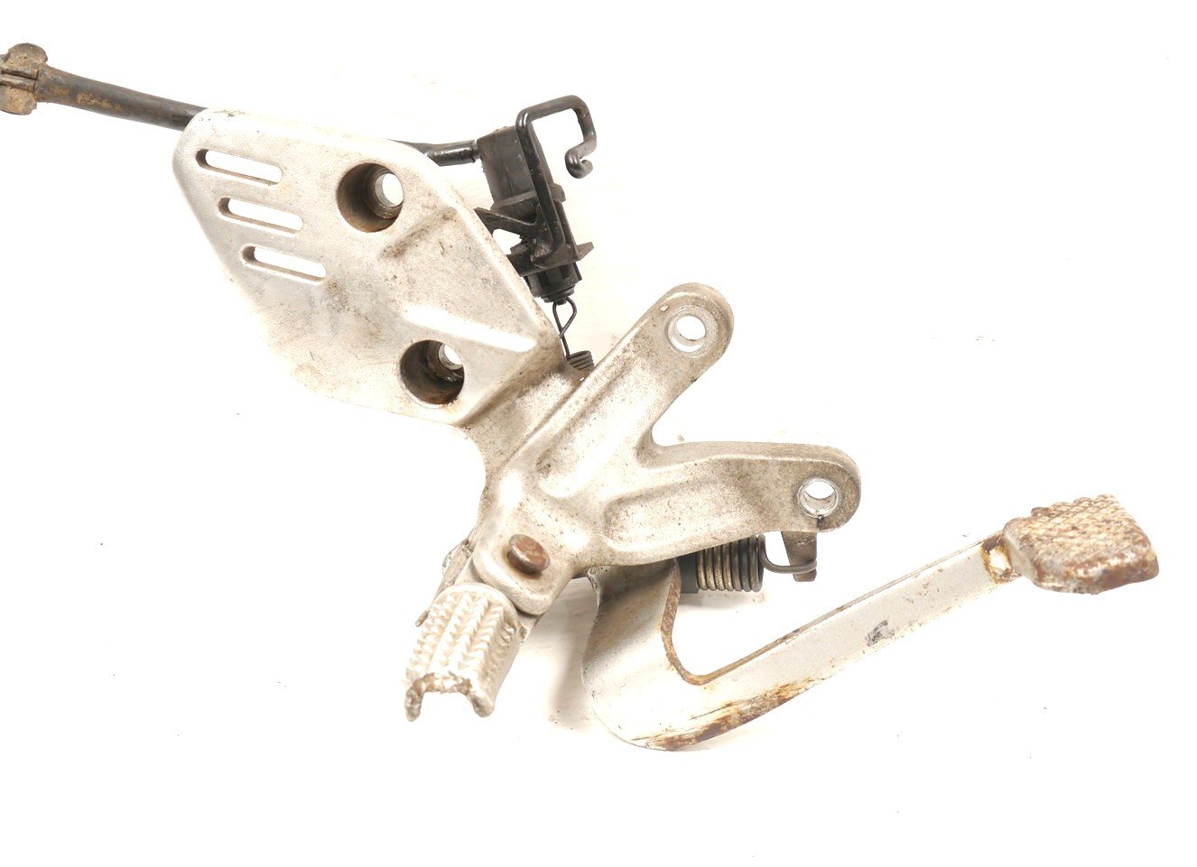 YAMAHA XSR125 2021-2026 FRONT RIGHT FOOTREST HANGER