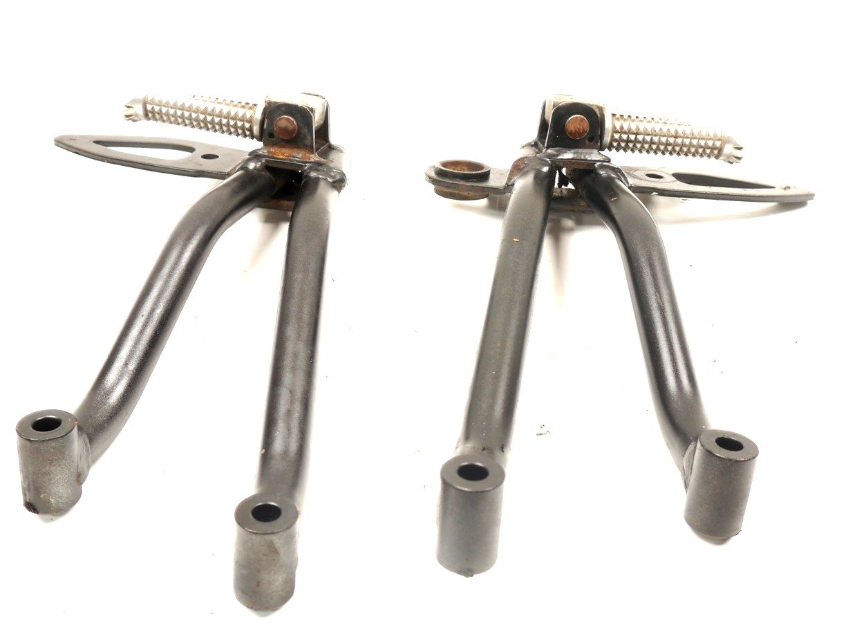 YAMAHA XSR125 2021-2026 REAR FOOTREST HANGERS & PEGS