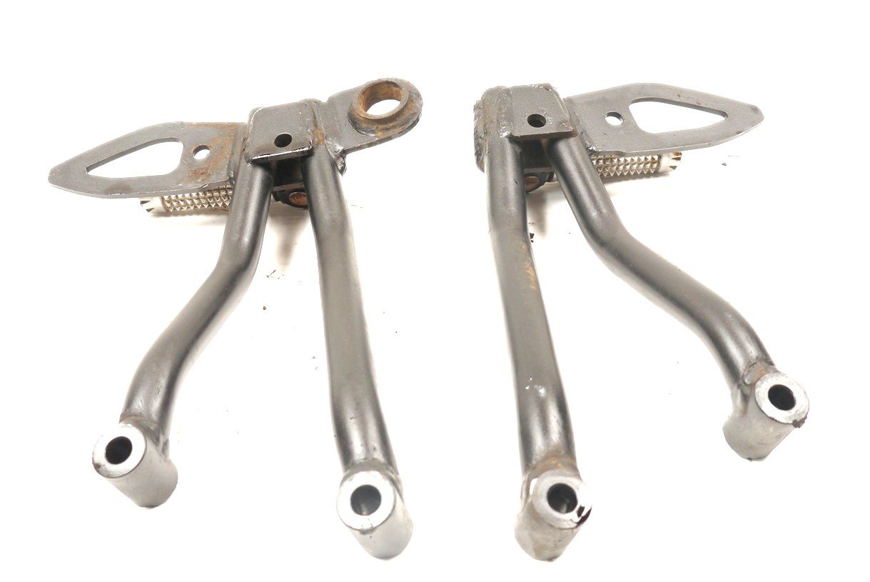 YAMAHA XSR125 2021-2026 REAR FOOTREST HANGERS & PEGS