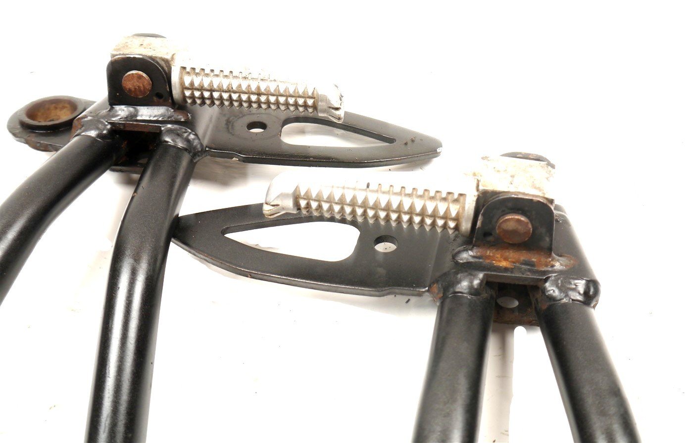 YAMAHA XSR125 2021-2026 REAR FOOTREST HANGERS & PEGS