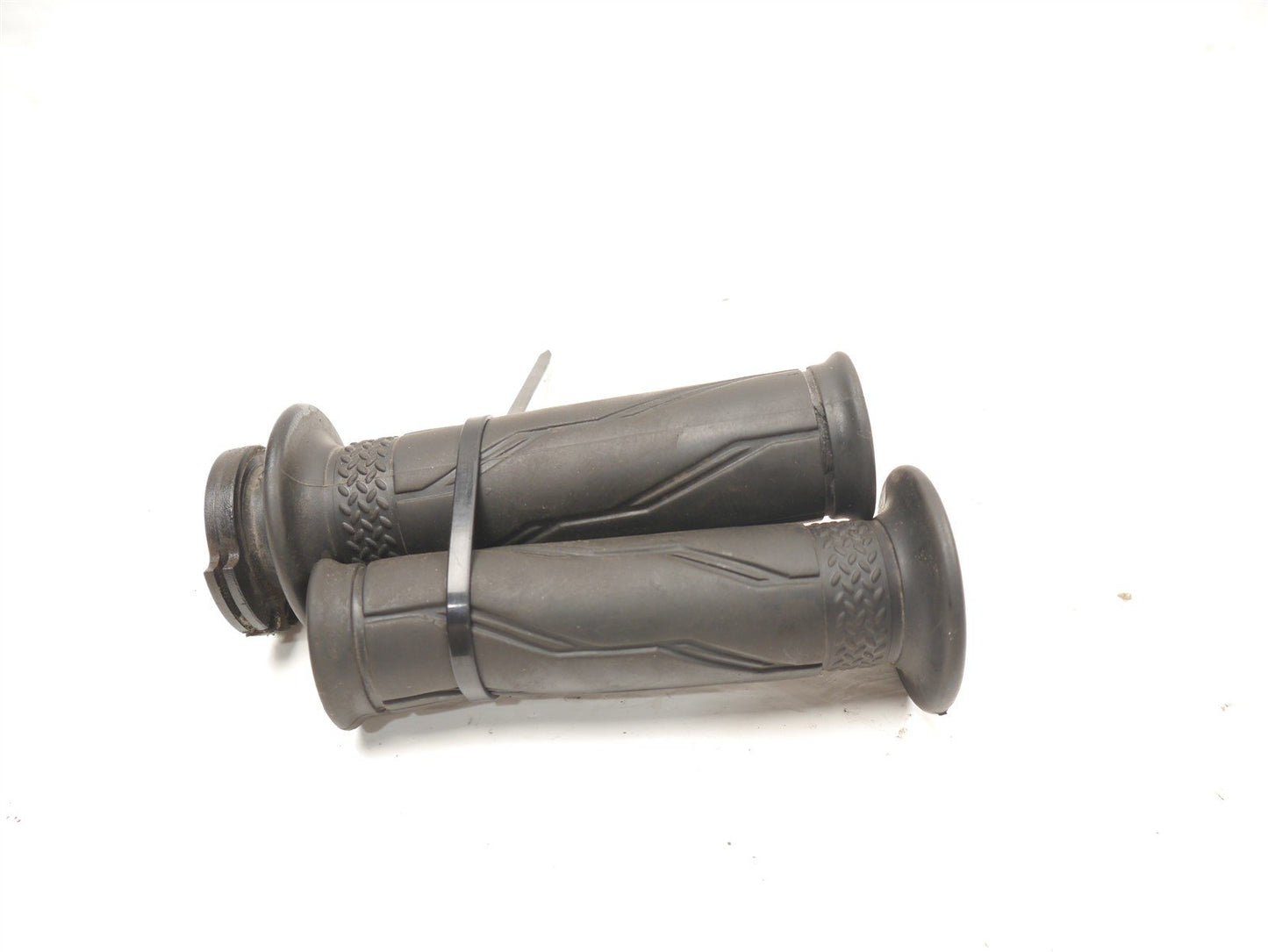 YAMAHA XSR125 2021-2026 THROTTLE TUBE & GRIPS
