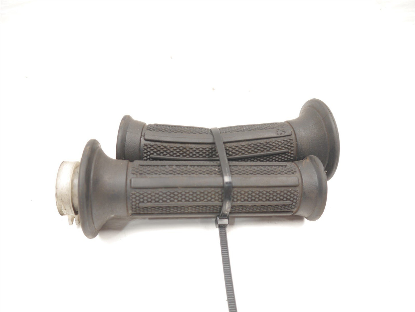 SUZUKI VX800 THROTTLE TUBE & GRIPS