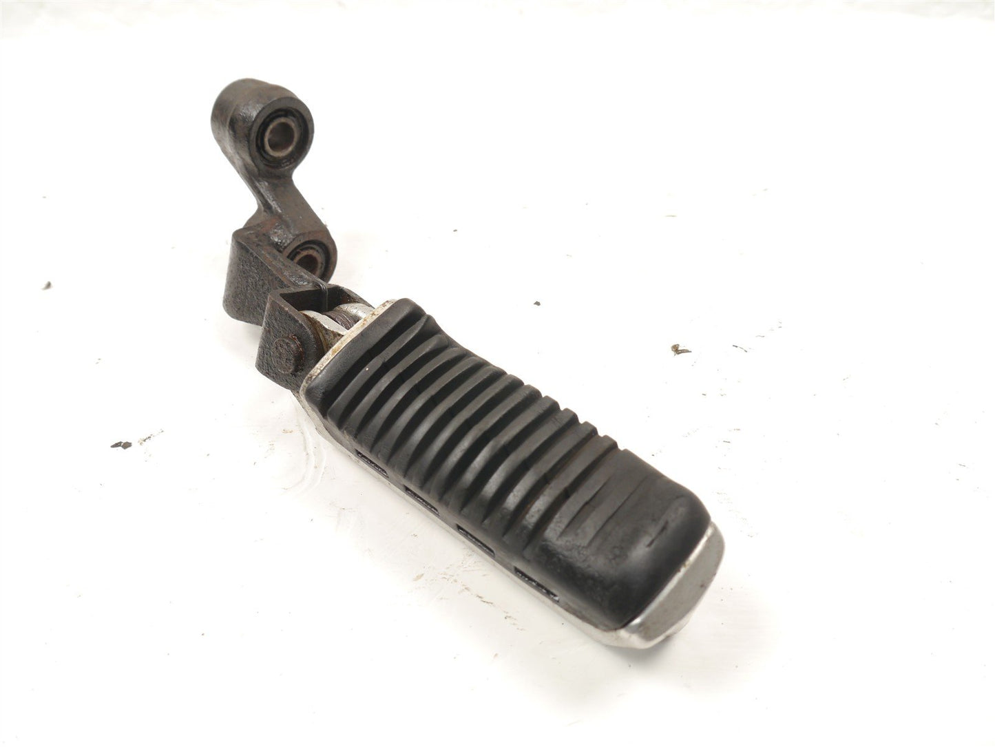 SUZUKI VX800 FRONT LEFT FOOTREST HANGER & PEG