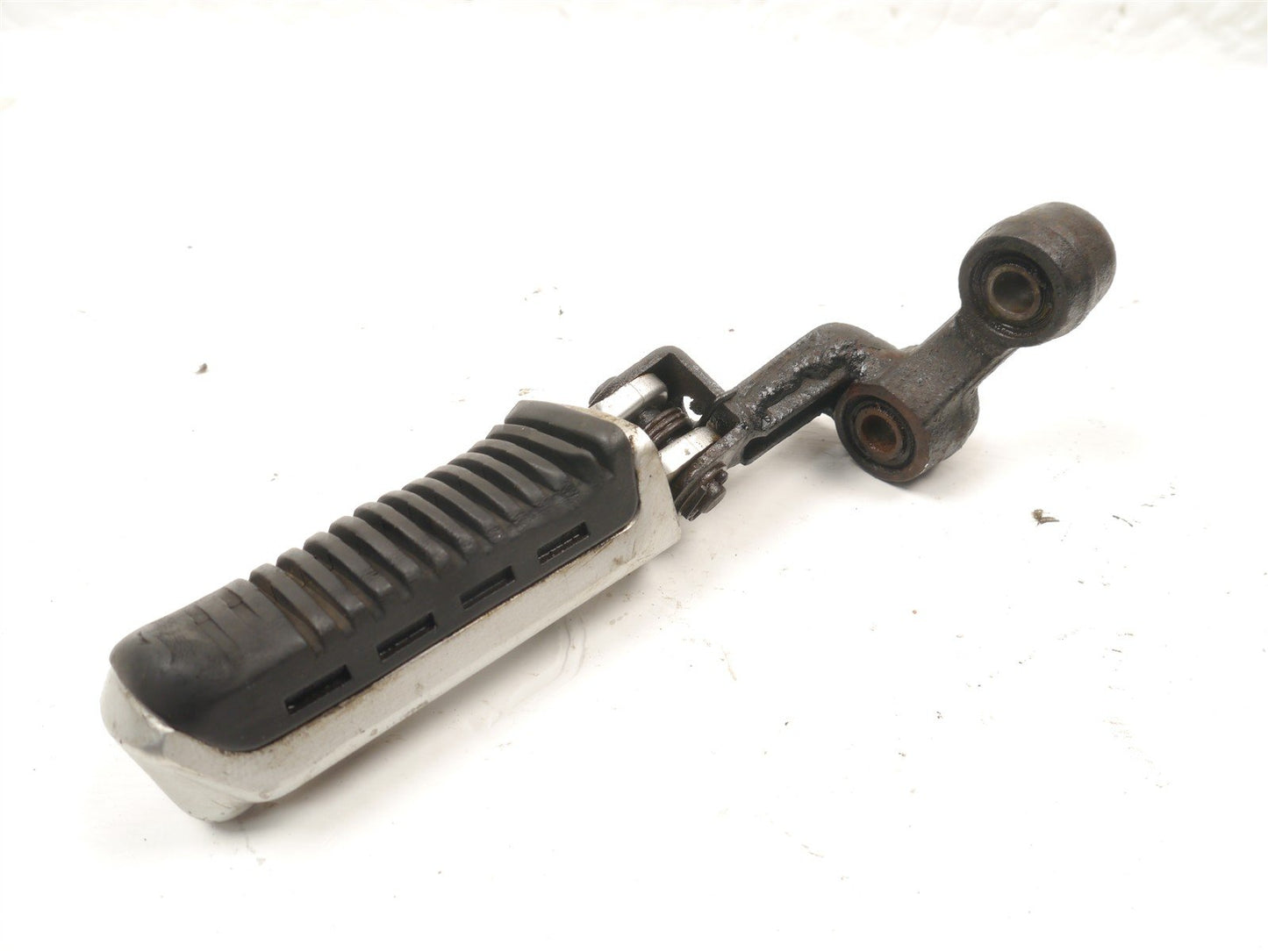 SUZUKI VX800 FRONT LEFT FOOTREST HANGER & PEG