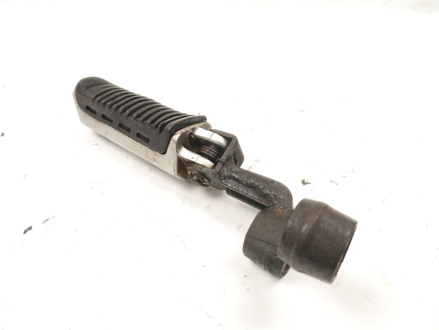SUZUKI VX800 FRONT LEFT FOOTREST HANGER & PEG