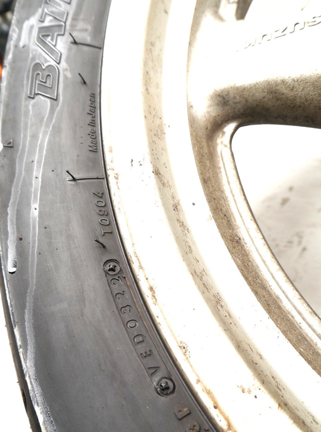 SUZUKI VX800 REAR WHEEL & TIRE