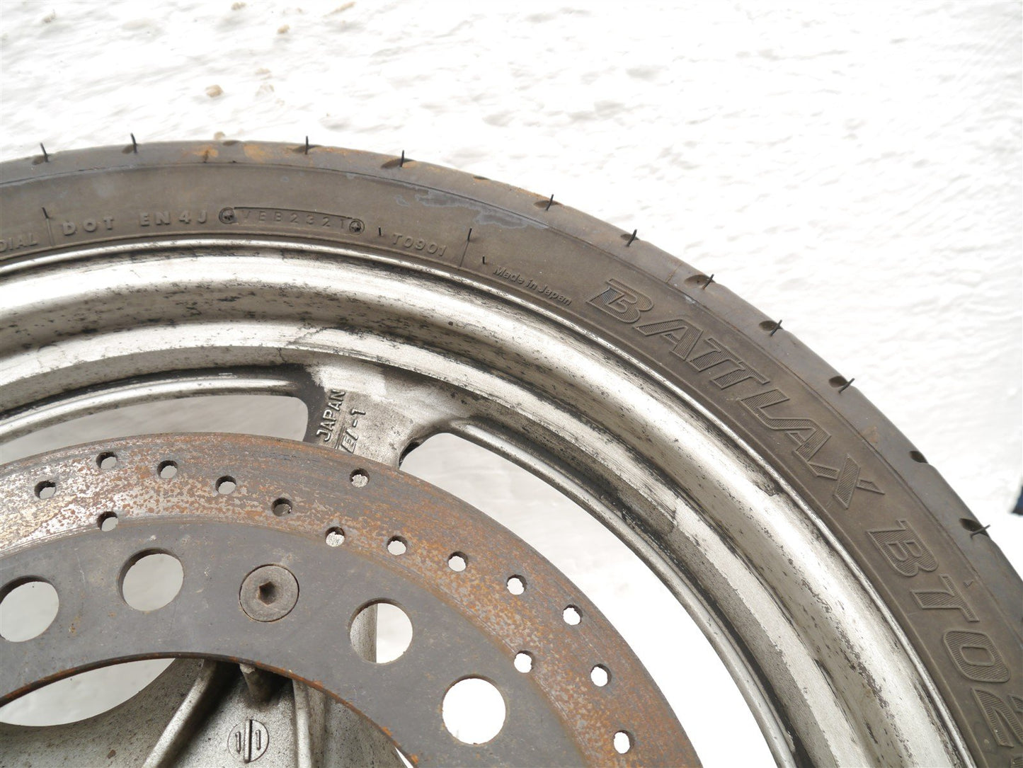SUZUKI VX800 FRONT WHEEL & TIRE