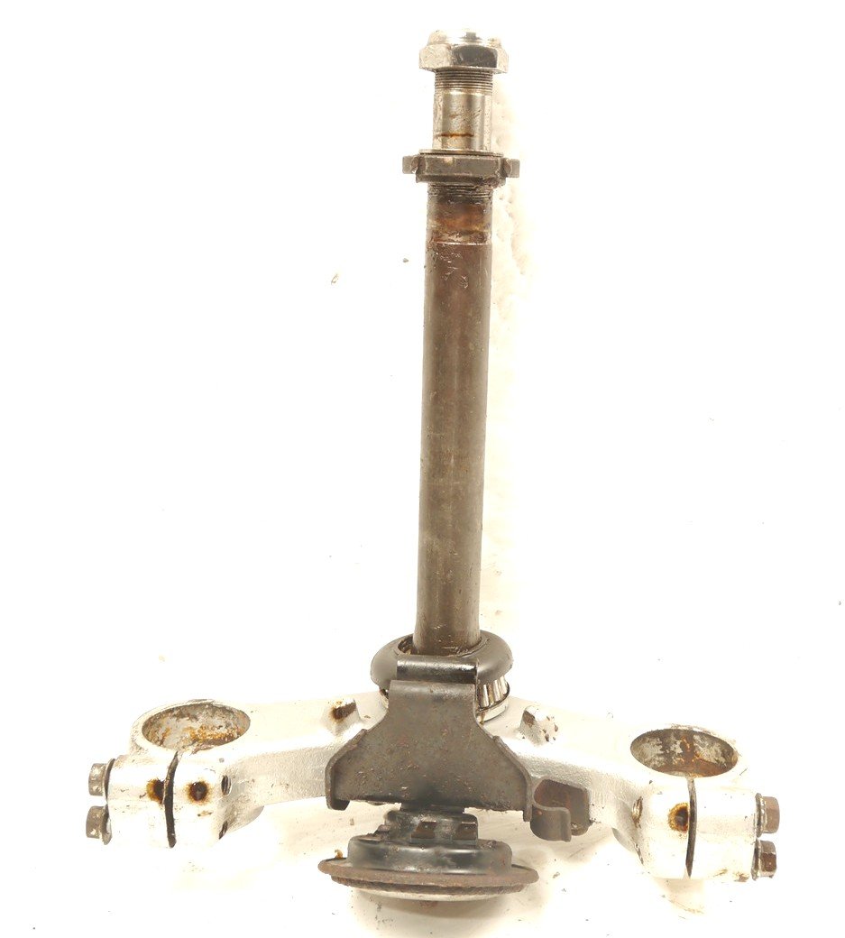 SUZUKI VX800 BOTTOM FORK YOKE