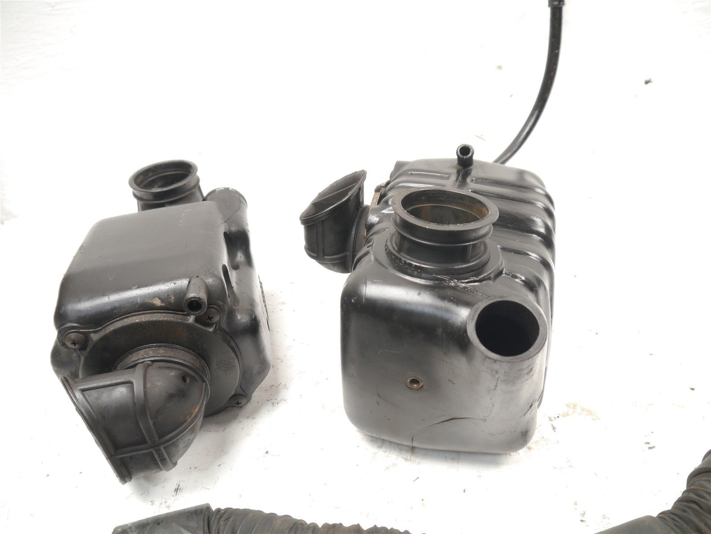 SUZUKI VX800 AIRBOX ASSEMBLIES AND RUBBERS