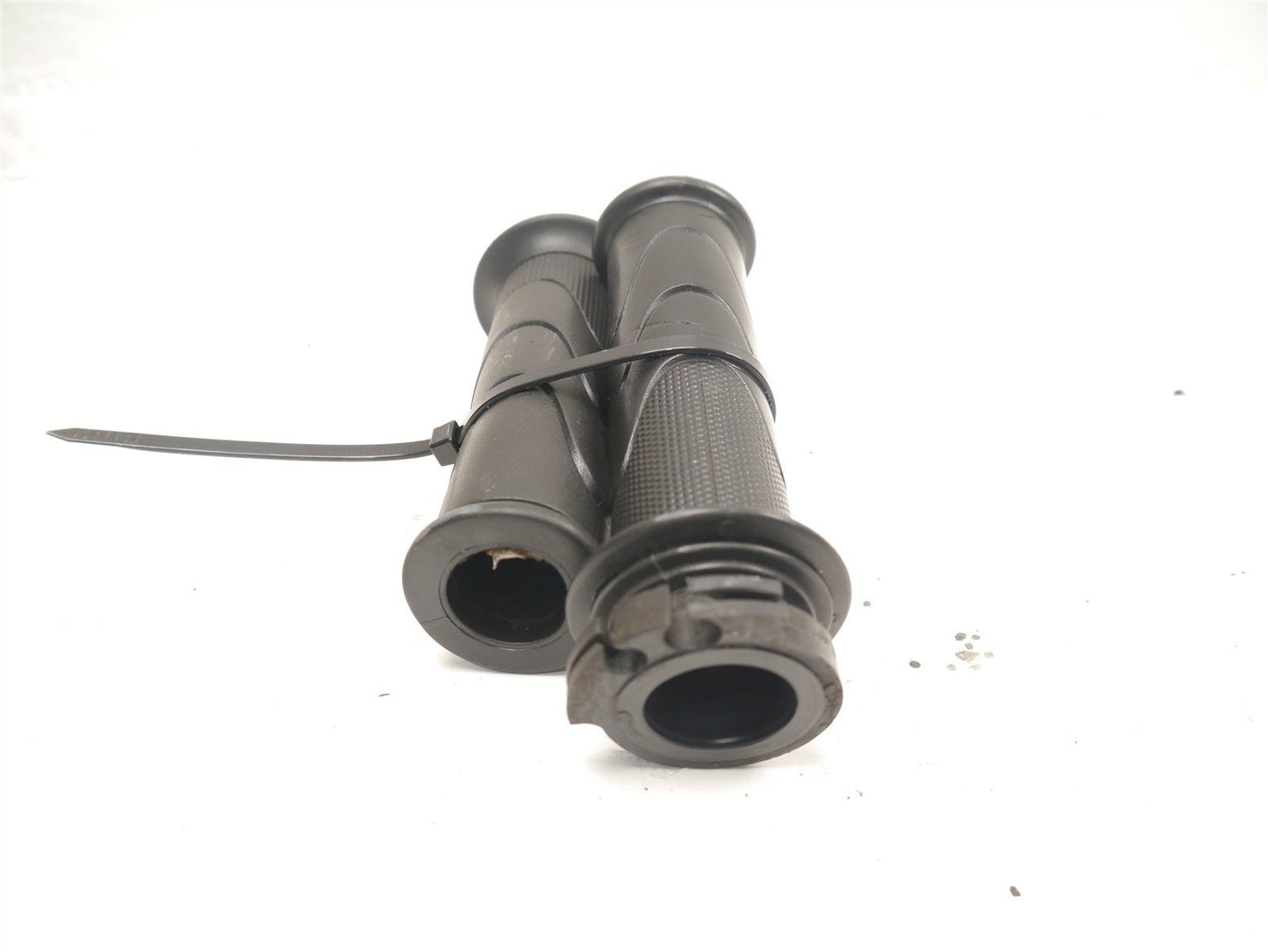YAMAHA GPD NMAX 125 2015-2020 THROTTLE TUBE & GRIPS