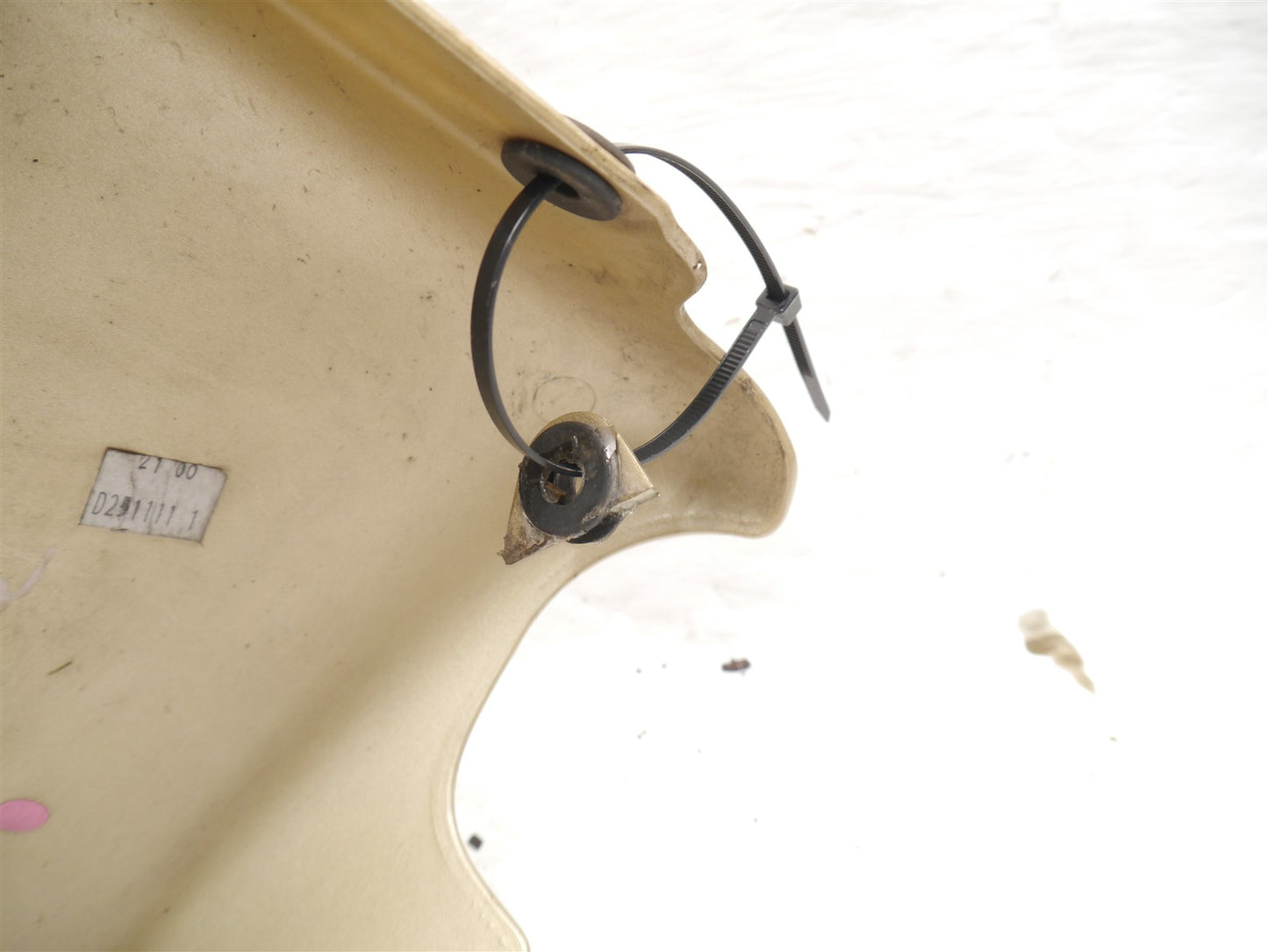 TRIUMPH BONNEVILLE 865 2008-2015 LEFT SIDE PANEL (DAMAGED)