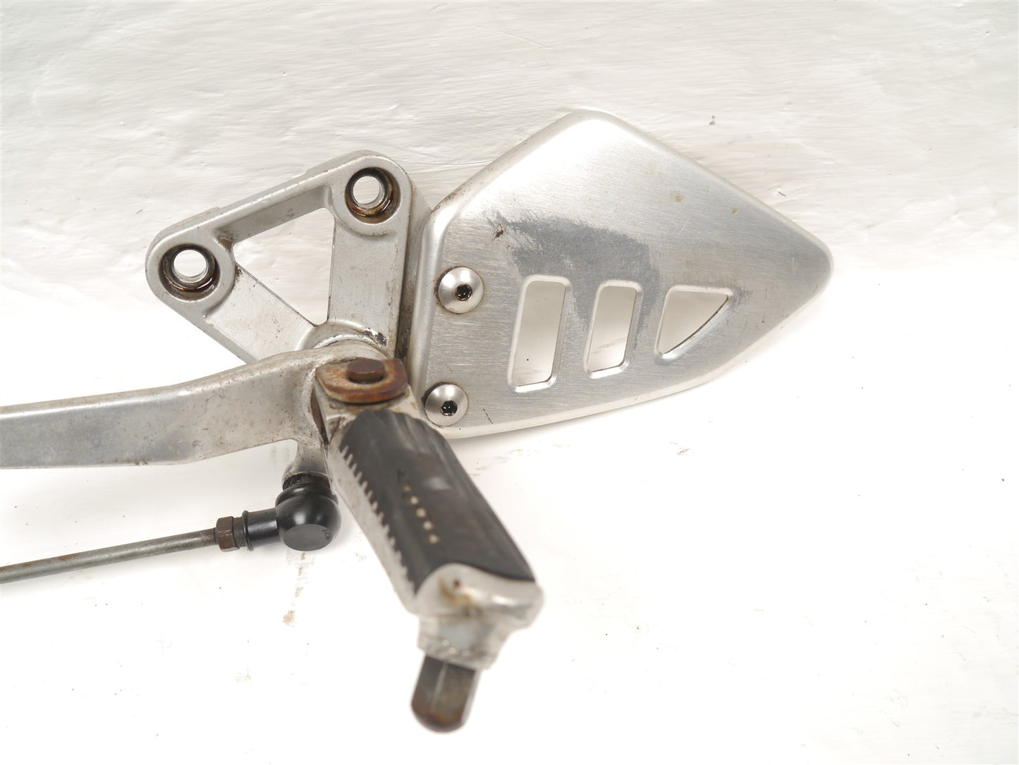 SUZUKI SV650 1999-2002 GEAR LEVER FRONT LEFT HANGER & PEG