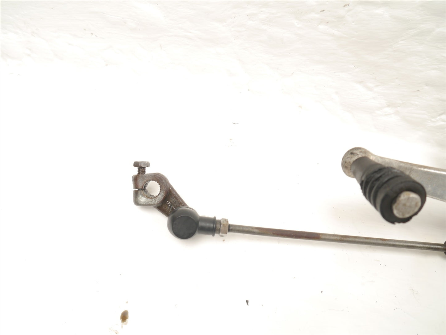 SUZUKI SV650 1999-2002 GEAR LEVER FRONT LEFT HANGER & PEG