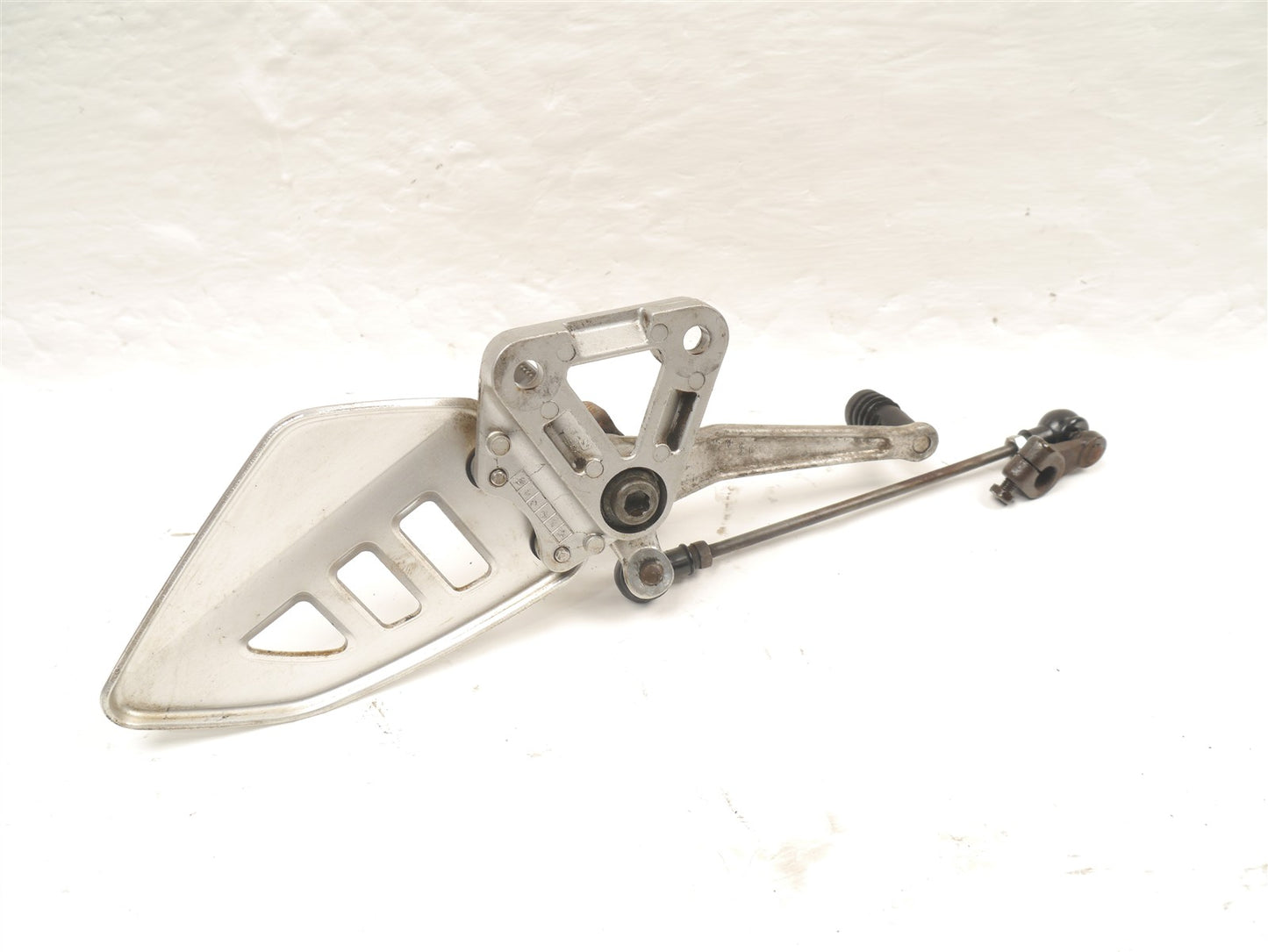 SUZUKI SV650 1999-2002 GEAR LEVER FRONT LEFT HANGER & PEG