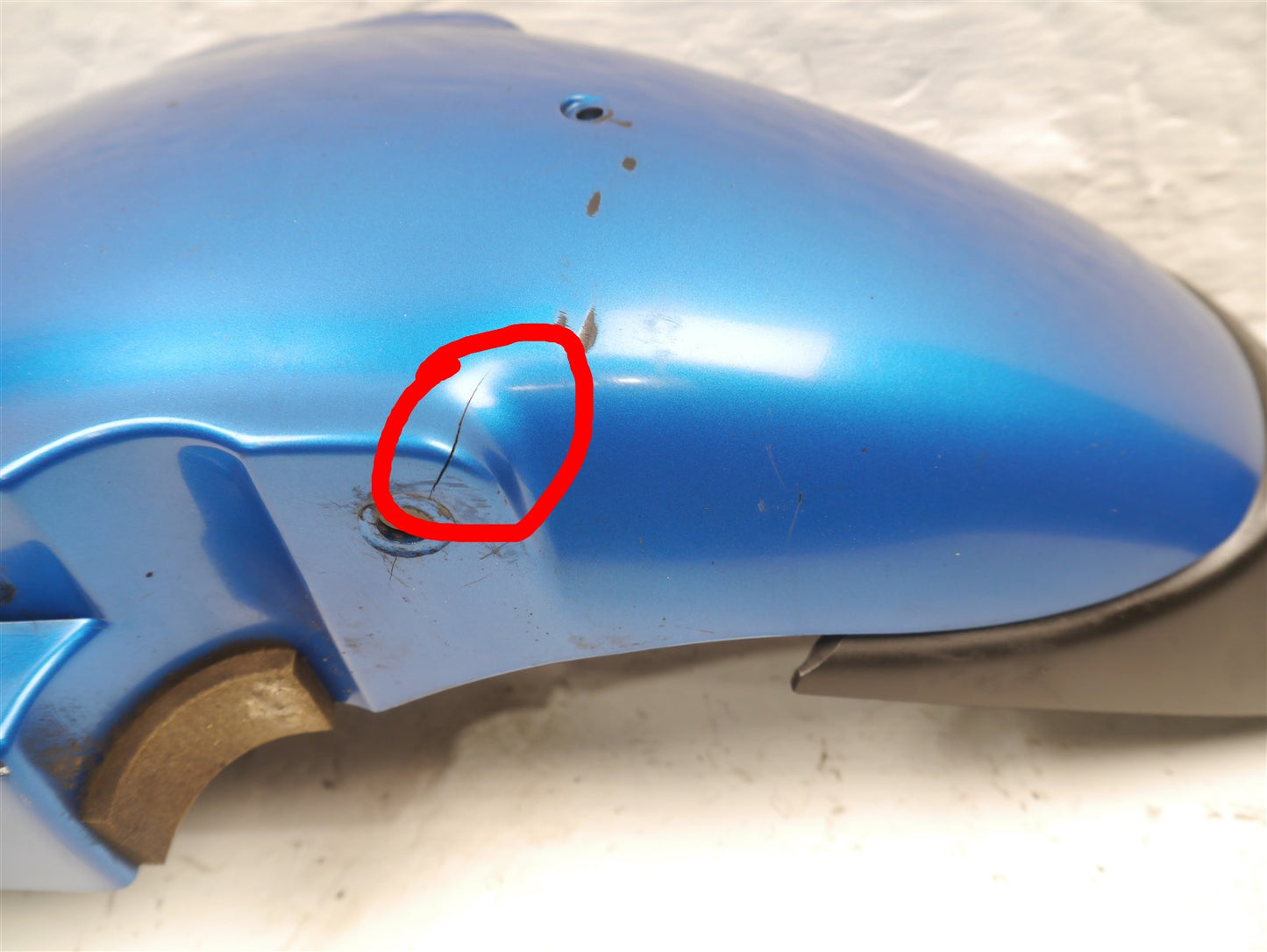 SUZUKI SV650 1999-2002 FRONT MUDGUARD (CRACKED)