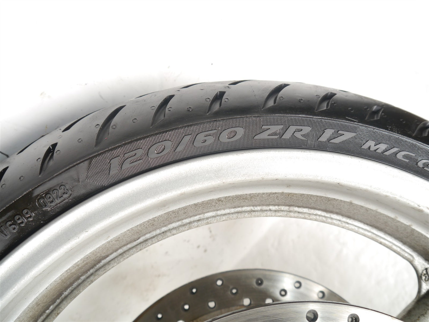 SUZUKI SV650 1999-2002 FRONT WHEEL AND TIRE
