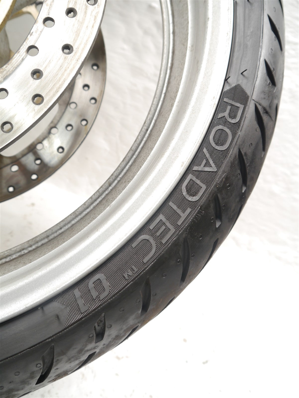 SUZUKI SV650 1999-2002 FRONT WHEEL AND TIRE