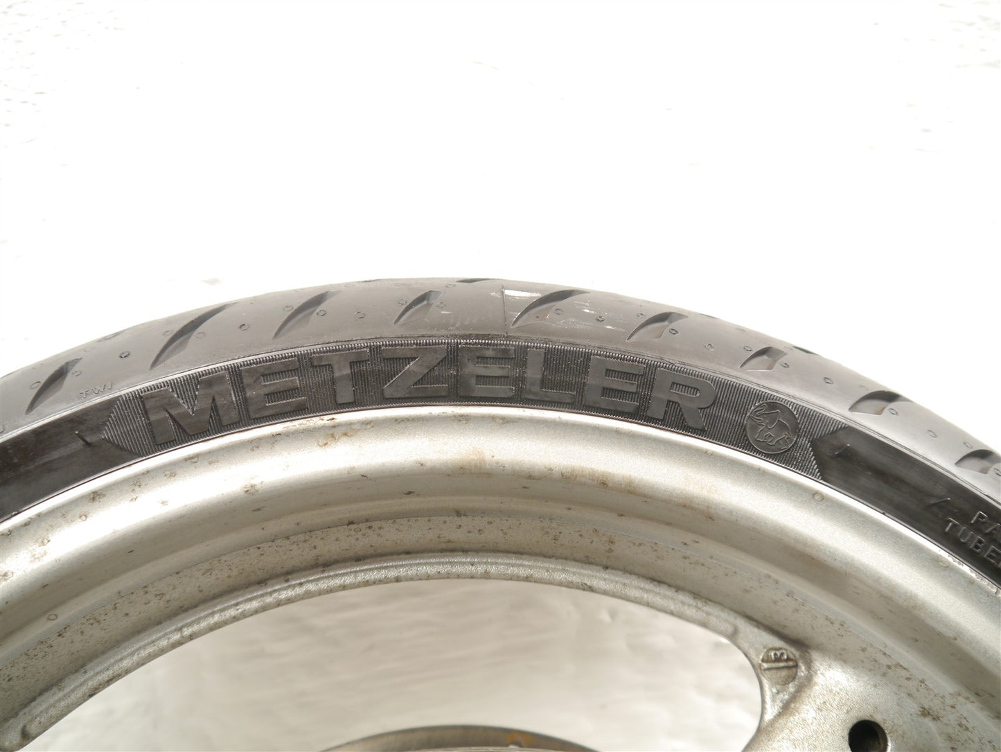SUZUKI SV650 1999-2002 FRONT WHEEL AND TIRE