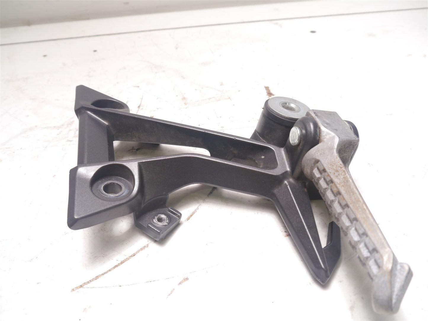 LEXMOTO LXR125 SY125 LXR SY 125 JUST 76 MILES! RIGHT REAR FOOTREST HANGER & PEG